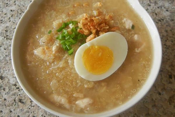 Cháo quinoa thịt gà trứng