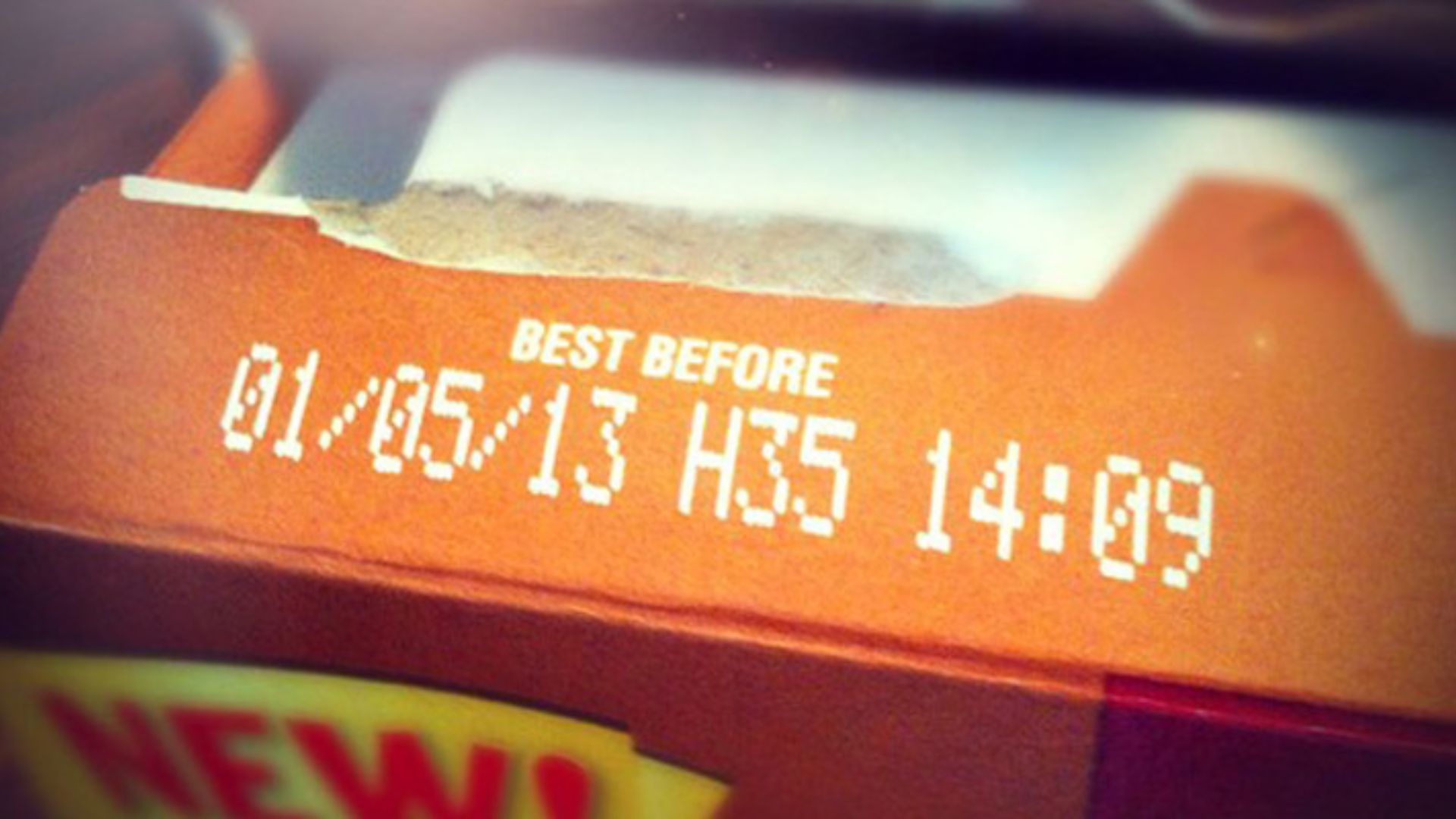 Kiểm tra hạn sử dụng phô mai thường xuyên trên bao bì