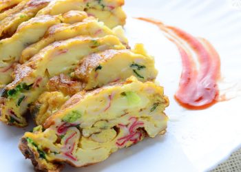 Trứng chiên thanh cua cho bé ăn thô