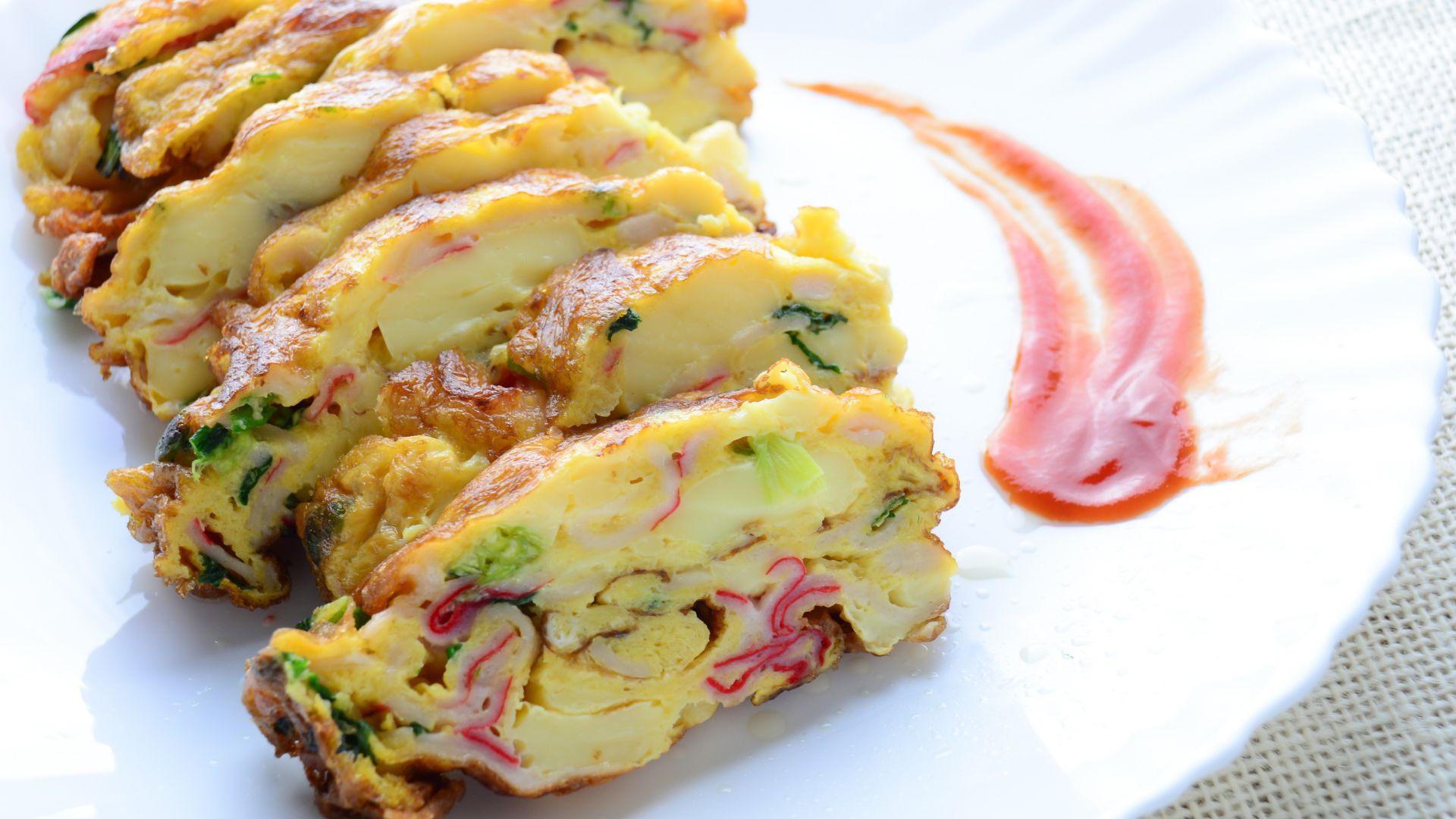 Trứng chiên thanh cua cho bé ăn thô