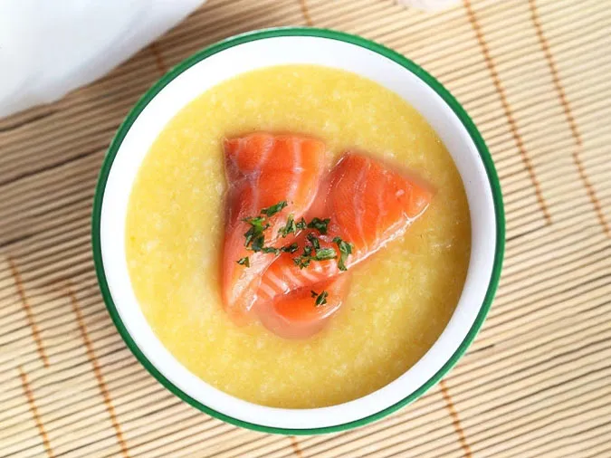 Cháo yến mạch cá hồi cho bé