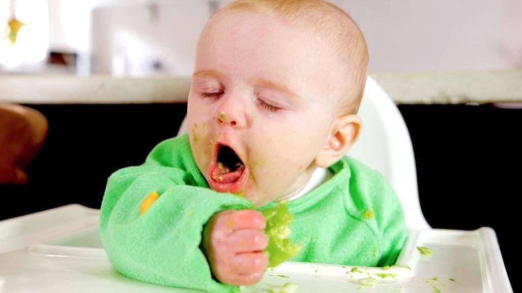Thực phẩm ăn thô không phù hợp khiến bé dễ bị hóc