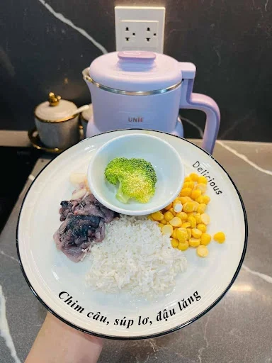 Cháo bồ câu súp lơ đậu lăng