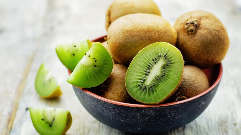 Kiwi trị táo bón cho bé