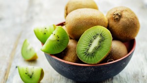 Kiwi trị táo bón cho bé