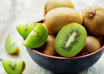 Kiwi trị táo bón cho bé