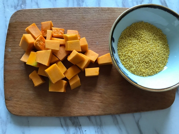 Cách làm sữa hạt kê bí đỏ