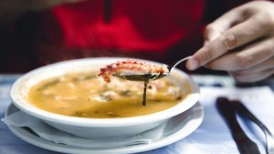 Bé mấy tháng ăn được súp cua