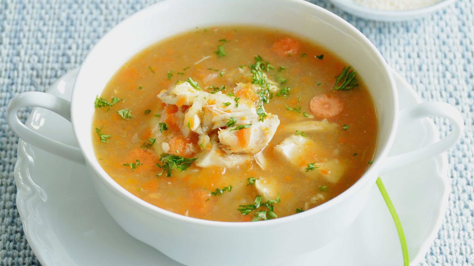 Cách nấu súp gà cho bé biếng ăn