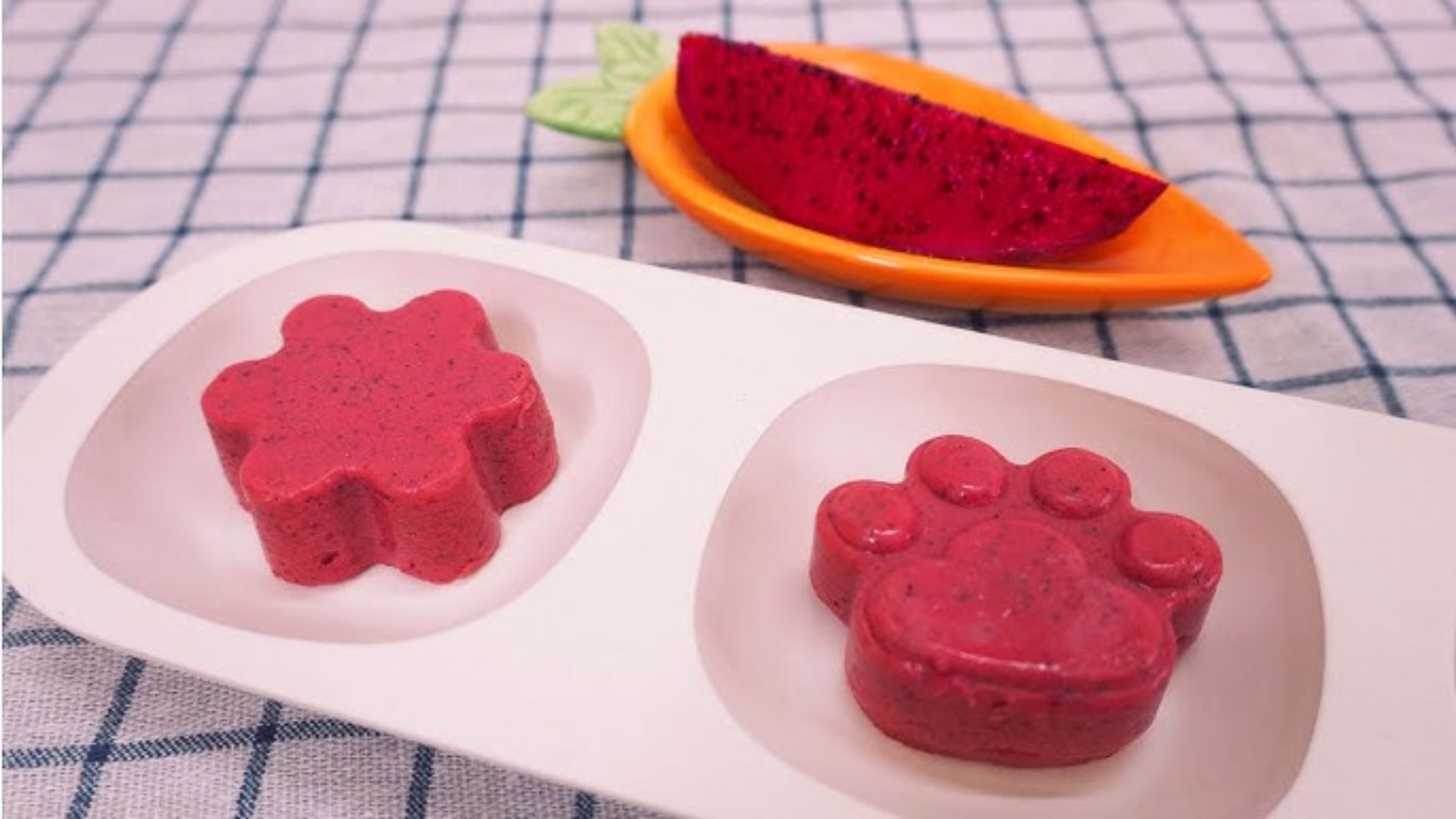 Pudding thanh long cho bé ăn dặm