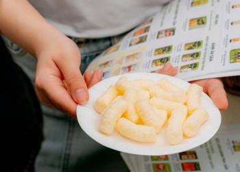 Bánh ăn dặm rảu củ Mămmy dùng thử tại sự kiện