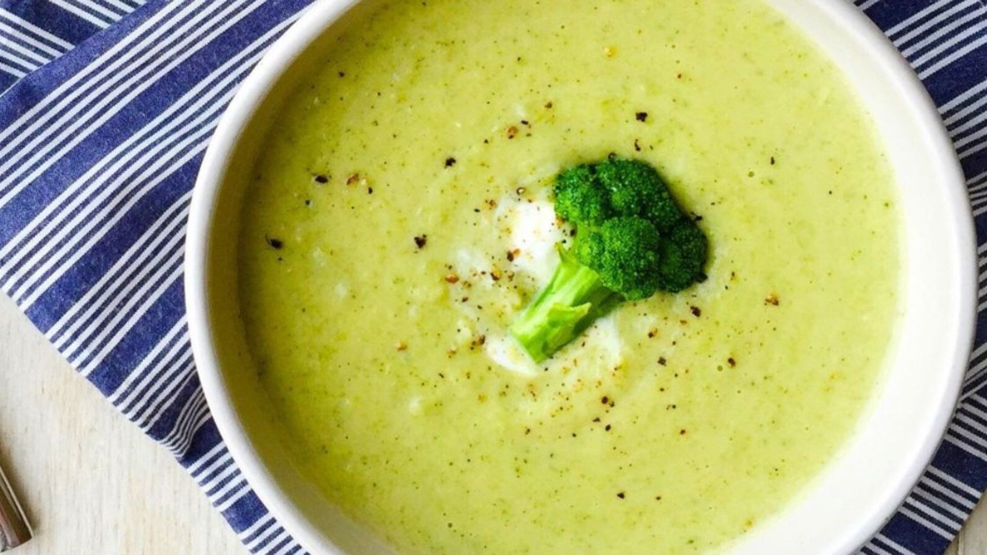 Cách làm cháo thịt gà bông cải xanh