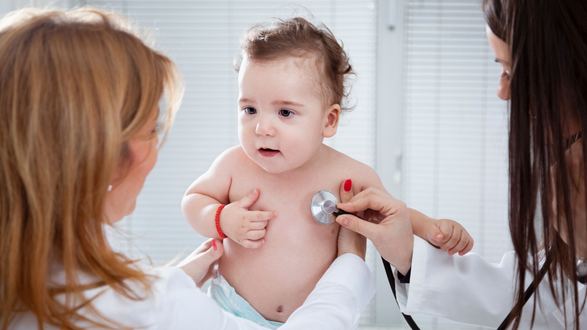 Chăm sóc trẻ sơ sinh bị dị ứng đạm sữa bò​