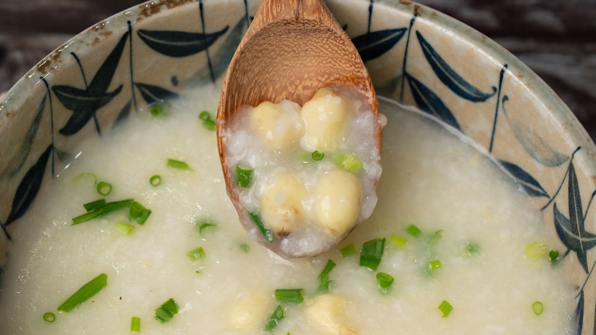 Cháo óc heo hạt sen cho bé