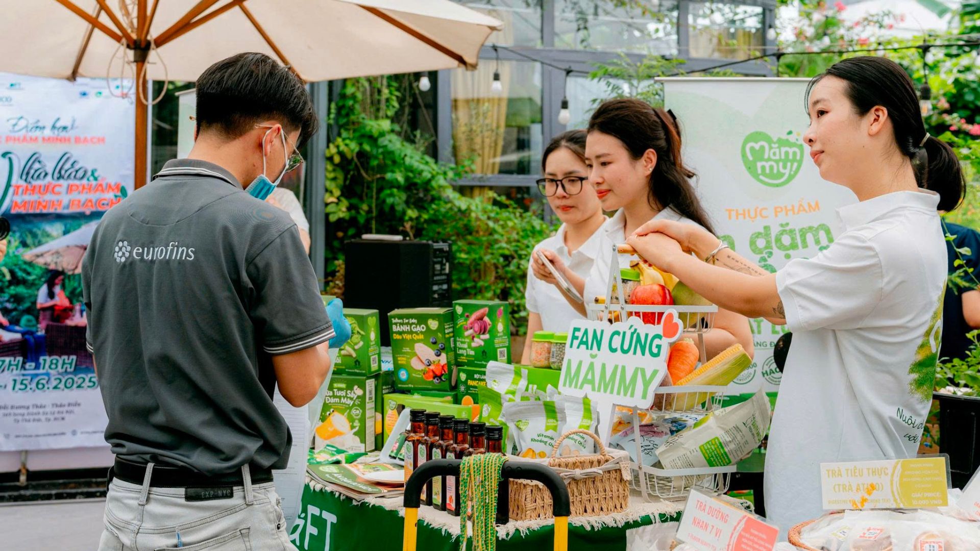 Eurofins lấy mẫu kiểm nghiệm ngẫu nhiên - Mămmy minh bạch từng nguồn gốc sản phẩm