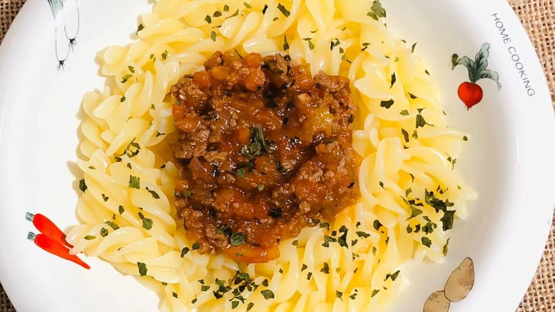 Nui sốt thịt bò bằm cho bé ăn dặm