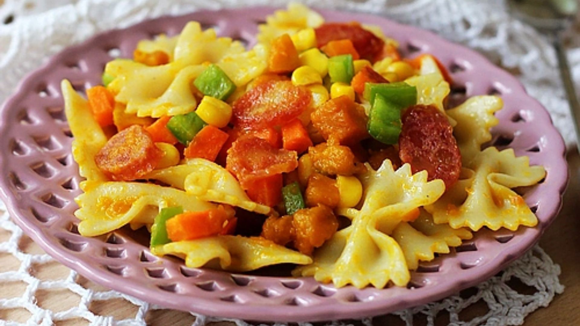 Nui xào ngũ sắc cho bé ăn dặm