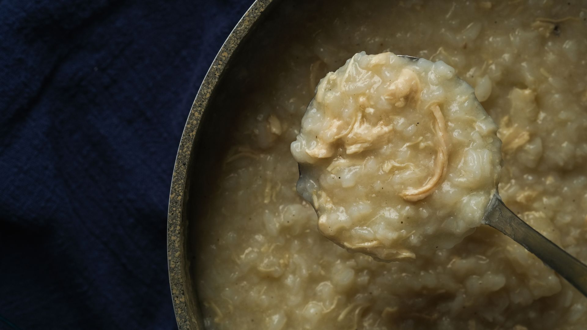 Rang gạo nấu cháo cho bé