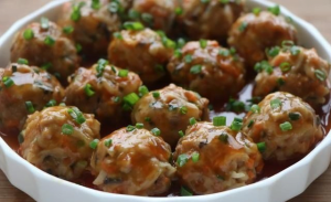 Thịt viên rau củ cho bé ăn cơm nát