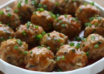 Thịt viên rau củ cho bé ăn cơm nát