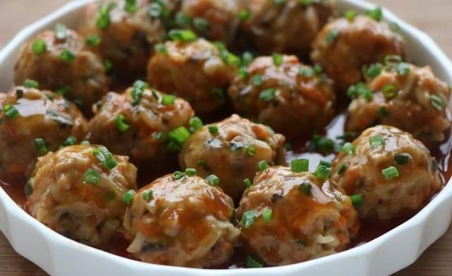 Thịt viên rau củ cho bé ăn cơm nát