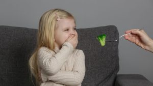 Hình ảnh mô tả bé không thích ăn rau