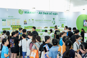 Khách hàng trực tiếp dùng thử sản phẩm mămmy