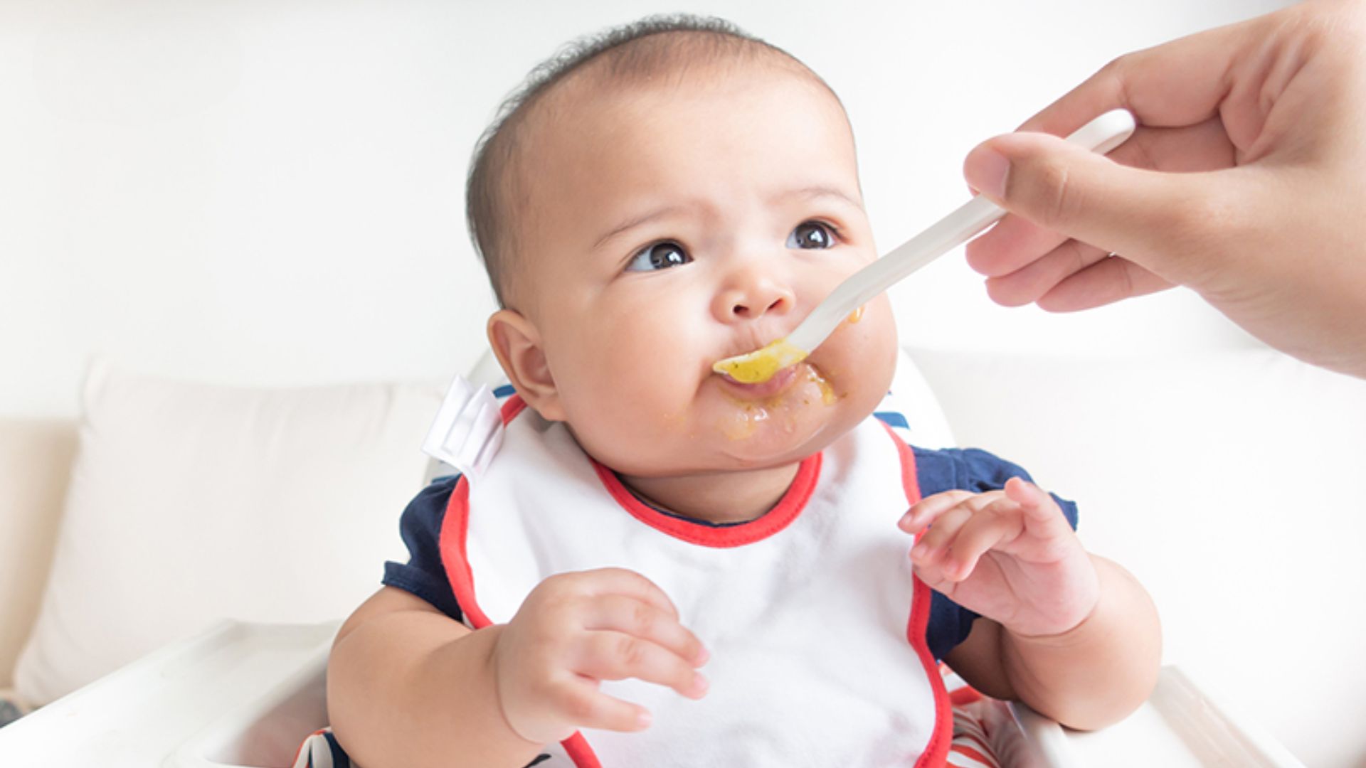 Mẹ có nên nêm gia vị cho bé ăn dặm không