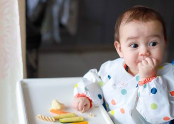 Bé ăn BLW có bị thiếu chất không